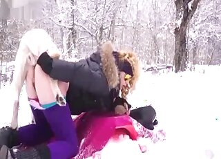 Dog outdoor fucking showing a blonde zoophile that fucks in the snow