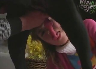 छोटी जापानी लड़की ने बड़े काले लैब्राडोर के साथ जानवरों जैसा सेक्स किया